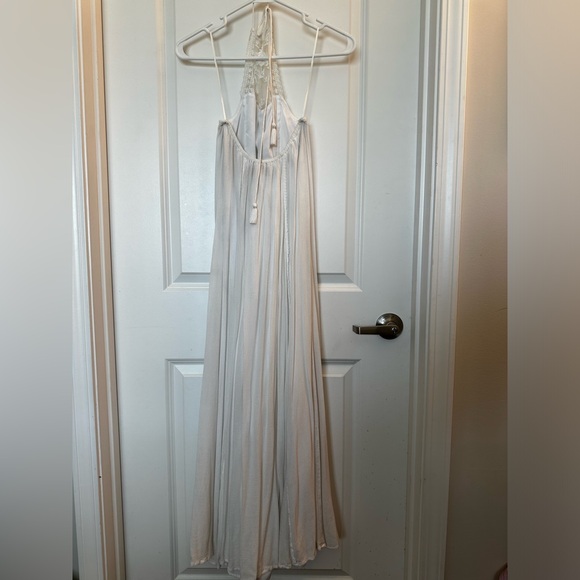 White Abercrombie maxi dress - Picture 2 of 10